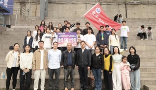 我院學(xué)子在校第十二屆學(xué)生運動會...